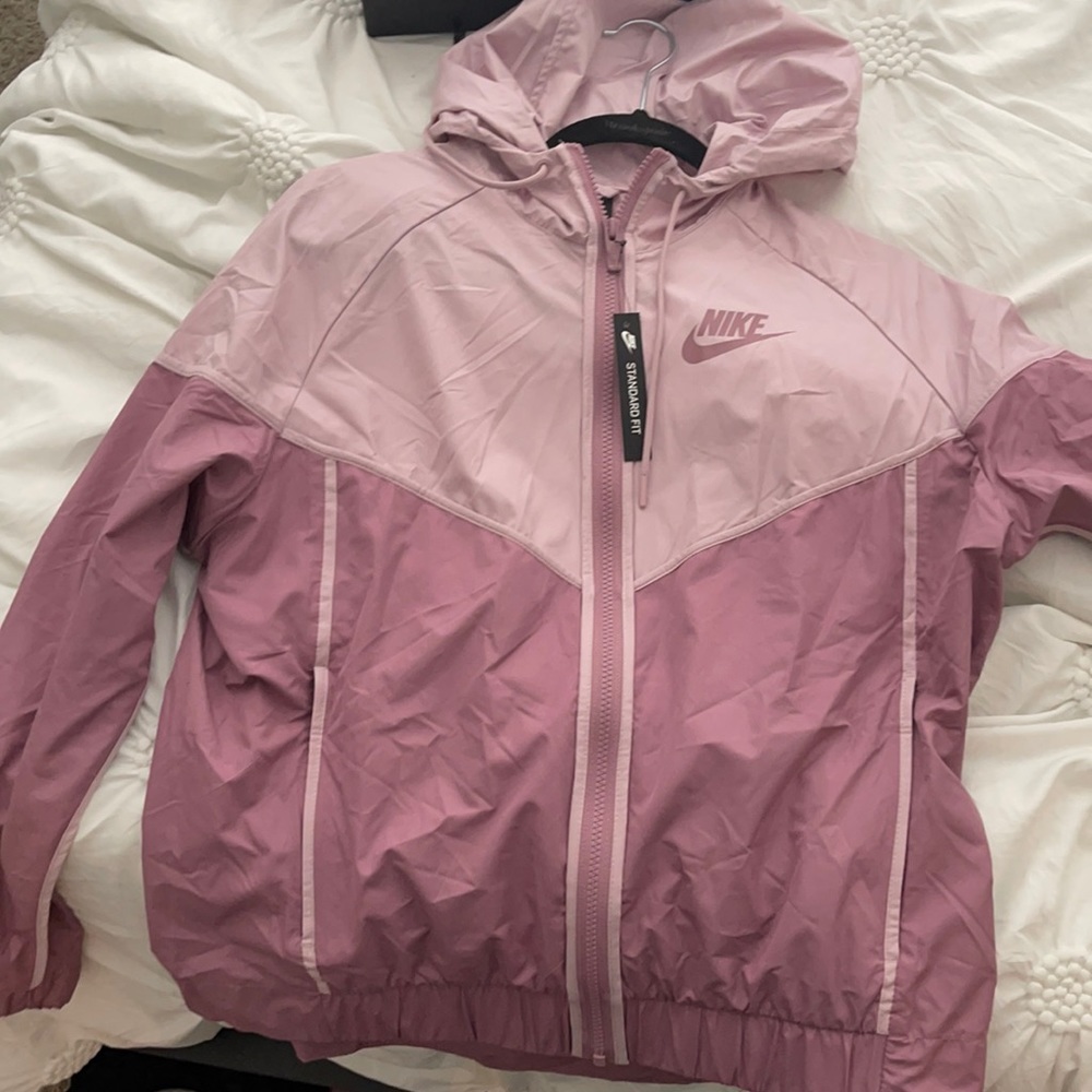 Nike light wind breaker